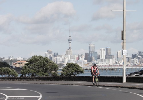 2009_05_06_cyclist_auckland