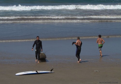 2014_05_20_NZ-surfing-boys
